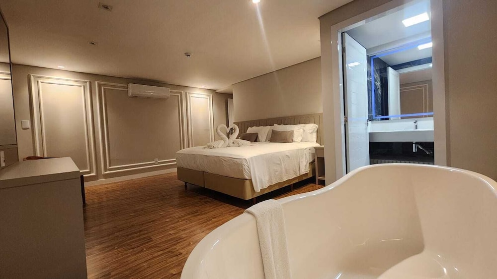 Luxury Studio Suite photo 2