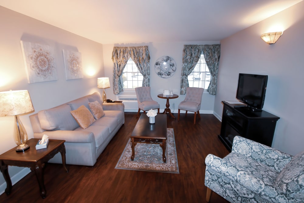 Suite, 1 Queen Bed and 1 Double Sofa Bed, Kitchen