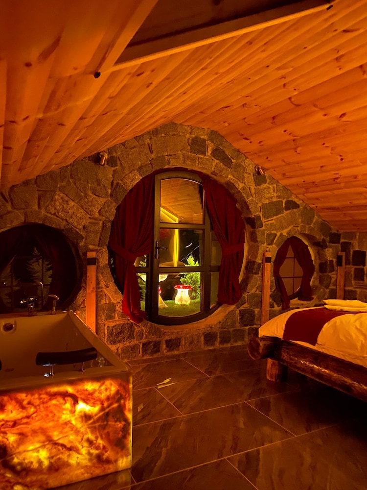 Comfort Room, 1 Queen Bed, Garden View photo 1