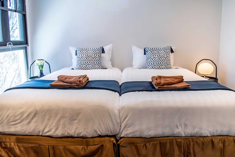 KingBed + Ensuite- splitable into 2 beds photo 2
