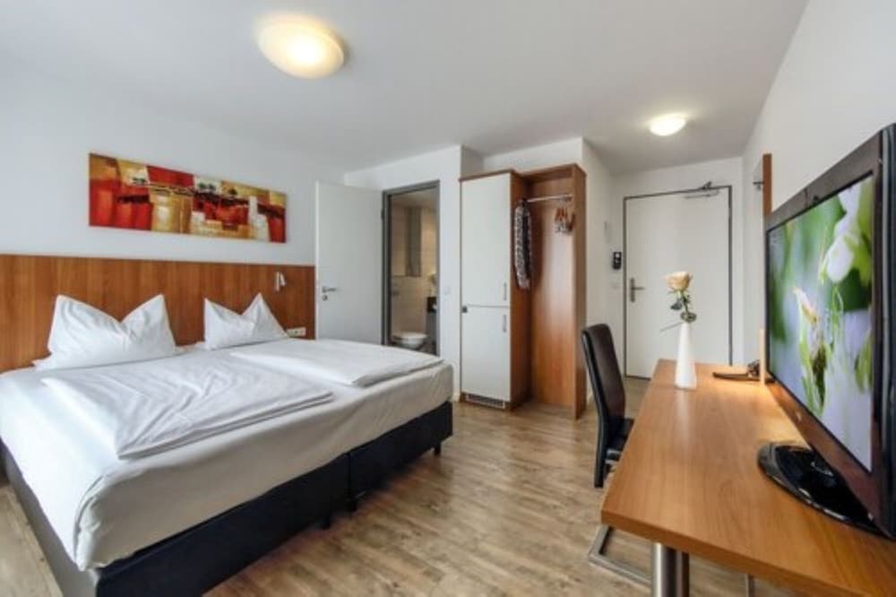 Standard Double Room, 1 Queen Bed photo 3