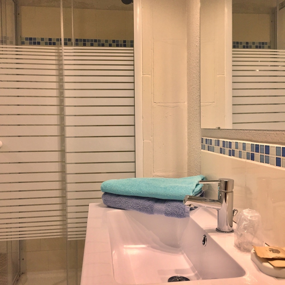 One Bedroom Duplex with Kitchenette with 1 Double and 1 Sofa Bed - Photo 9