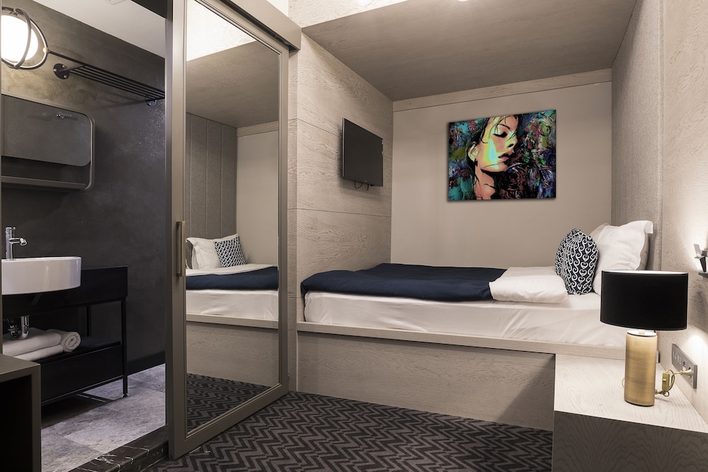 Economy Double Room, 1 Queen Bed, Non Smoking photo 1