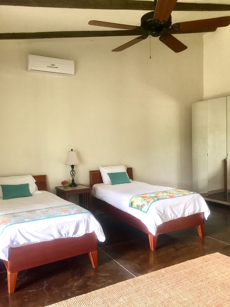 RM6 - Classic Companion Pool View
