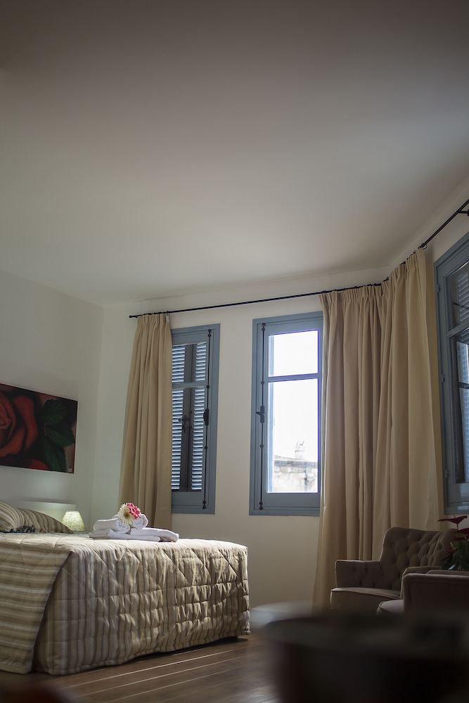 Luxury Studio, City View photo 2