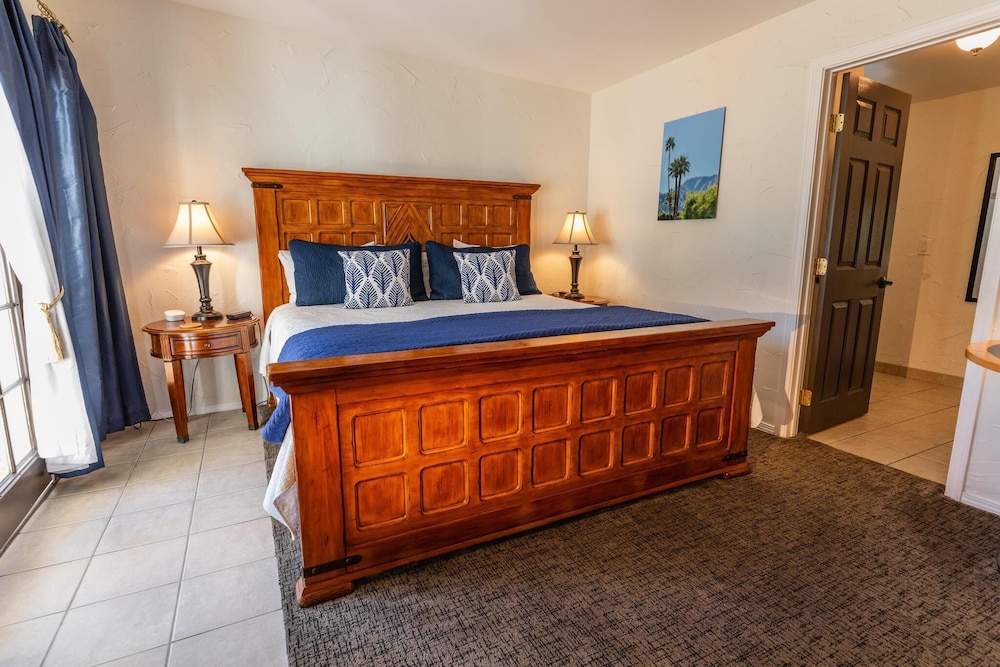 Suite, 1 King Bed, Pool View photo 2