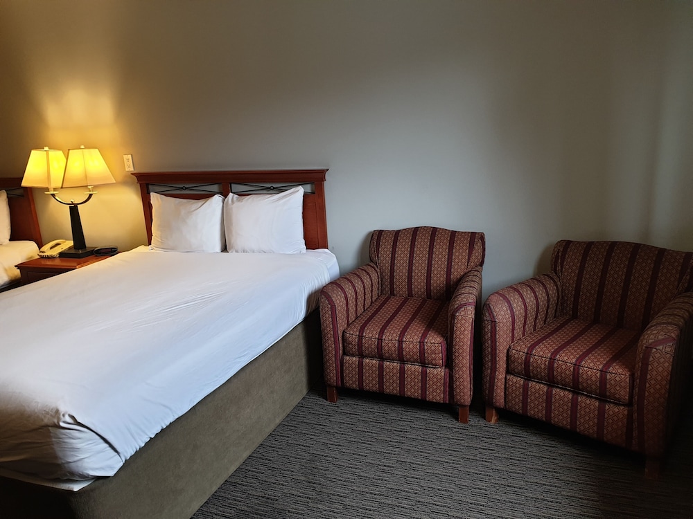 Standard Room, 2 Queen Beds, River View photo 3