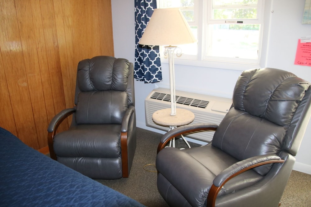Room 12, 2 Queen Bed