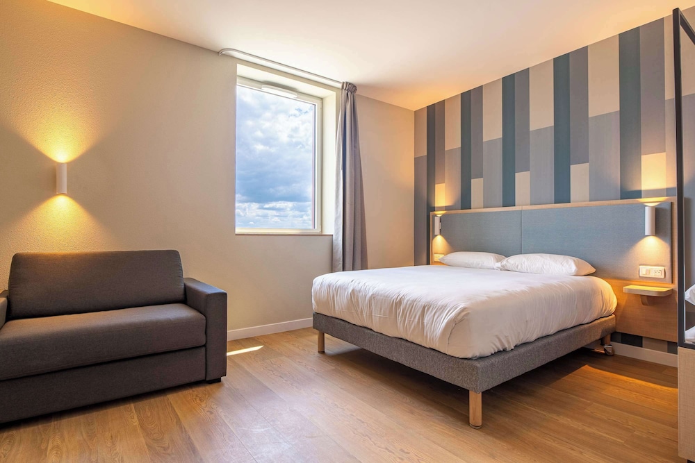 Superior Room, 1 Queen Bed with Sofa bed