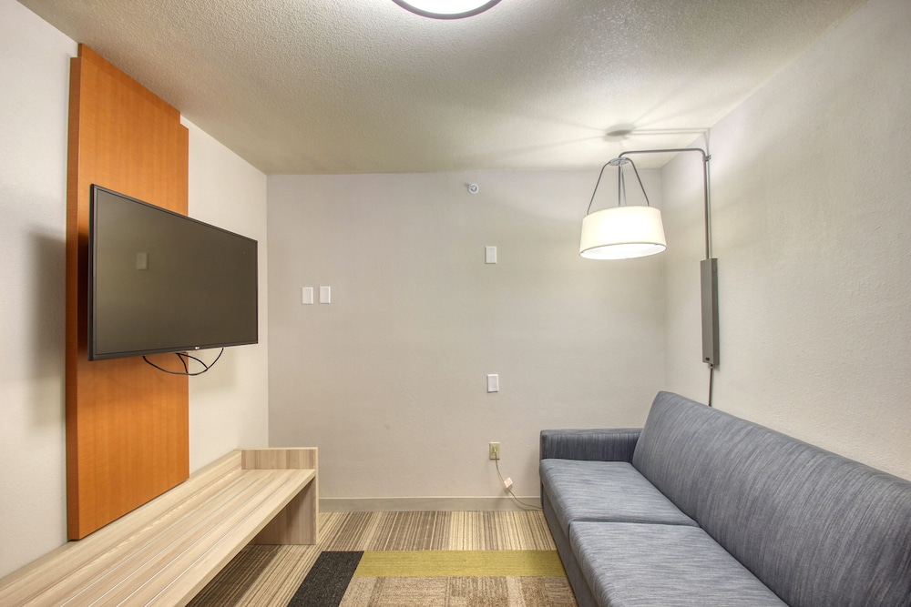Suite, 2 Queen Beds (Additional Living Area) - Photo 8