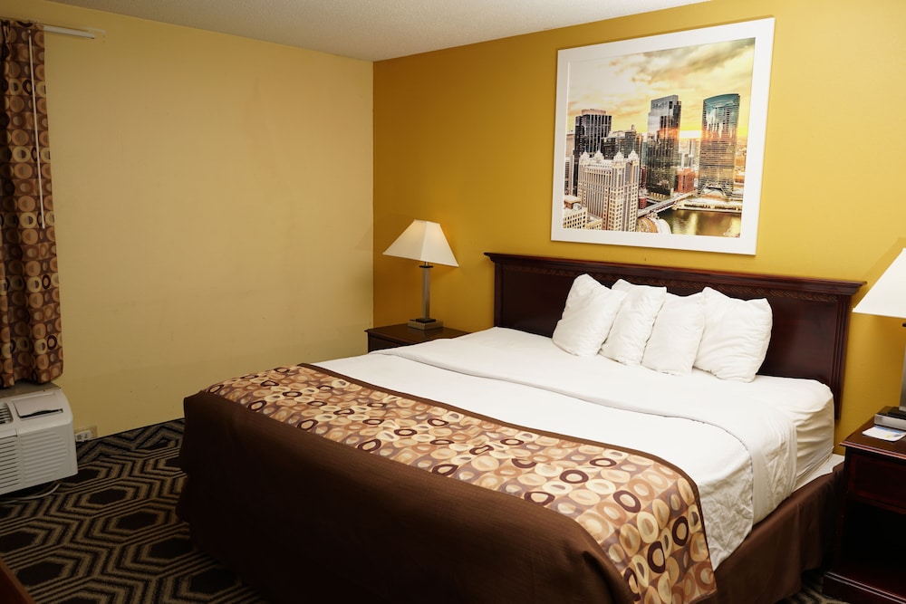 Standard Room, 1 King Bed, Non Smoking - Photo 11