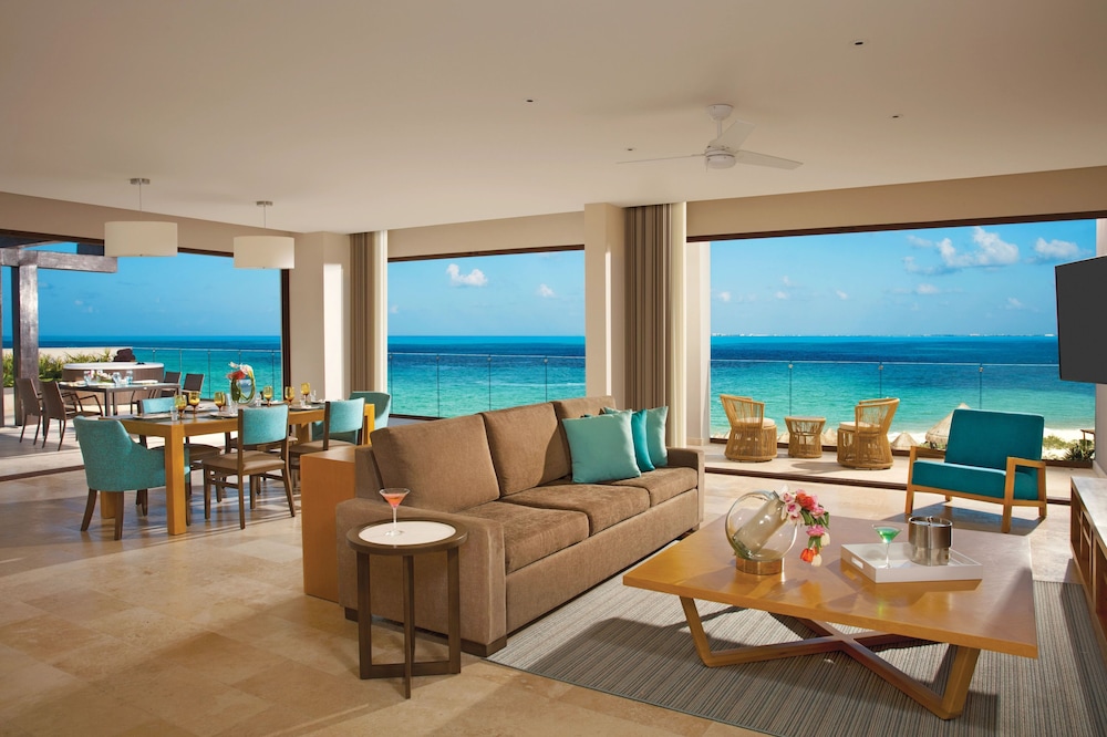 Preferred Club Family Governor Suite Ocean View - King Bed and Two Queen Beds