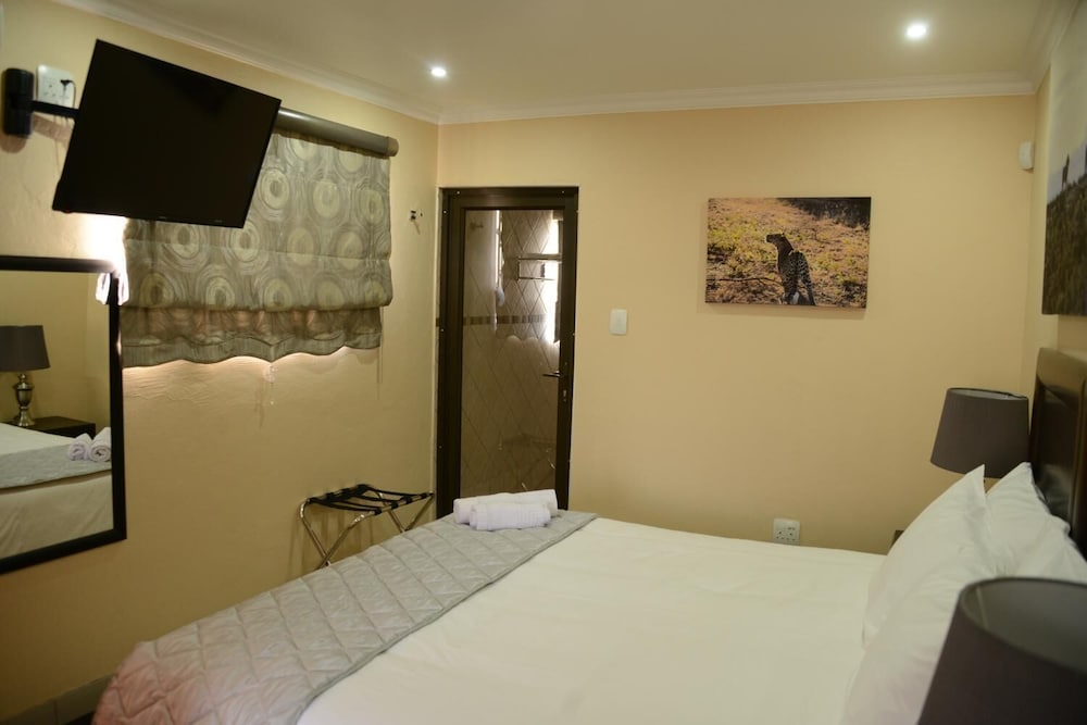 Room 4 - King Inhouse Rooms photo 3