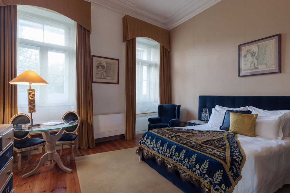 Deluxe Double Room, 1 Queen Bed, Garden View