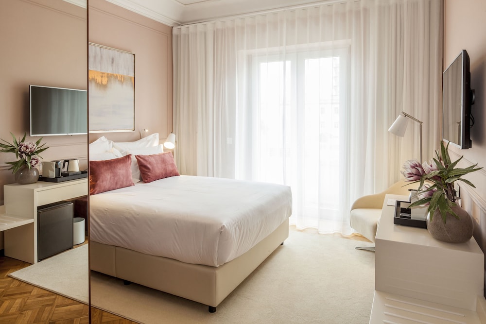 Deluxe Room, City View - Photo 1