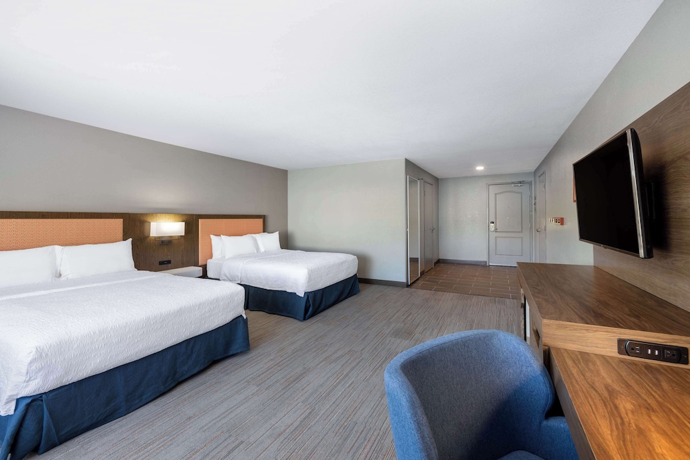 Two Double Beds, Non-Smoking, Accessible - Photo 1
