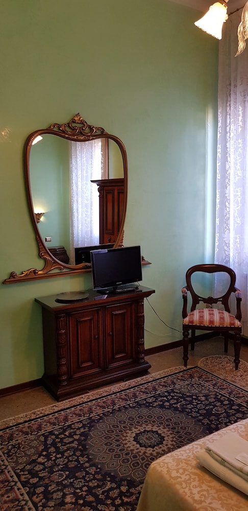 Double Room, 1 Queen Bed (Enchanted star) photo 3
