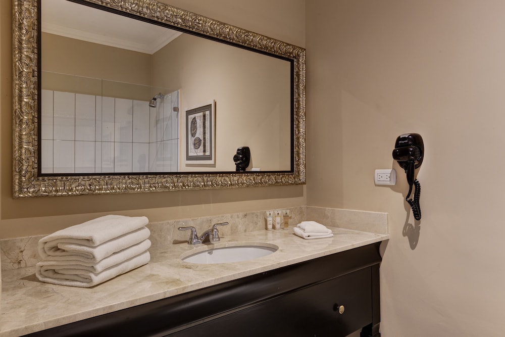 Junior Suite, 2 Double Beds - Photo 4