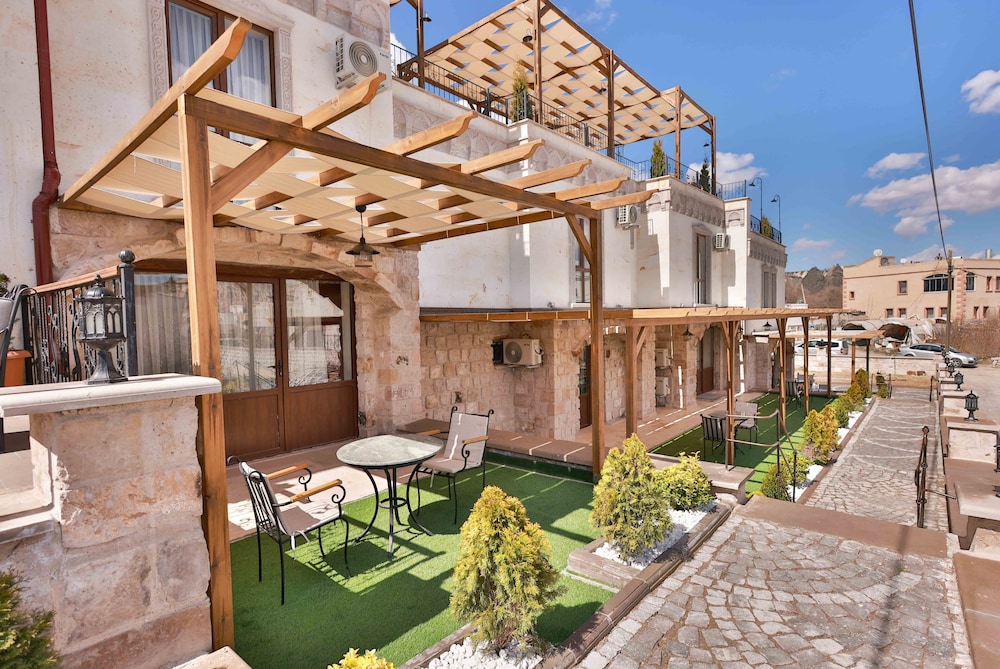 Deluxe Room (Private Garden) - Photo 7