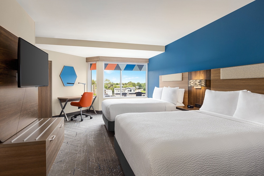 Suite, Multiple Beds, River View - Photo 2