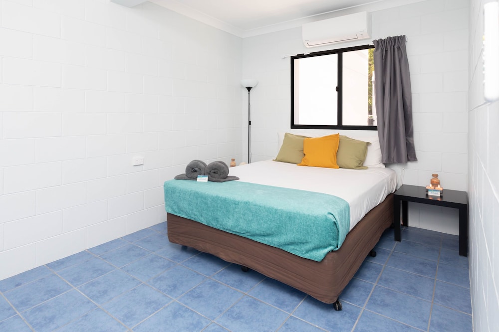 Basic Apartment photo 1