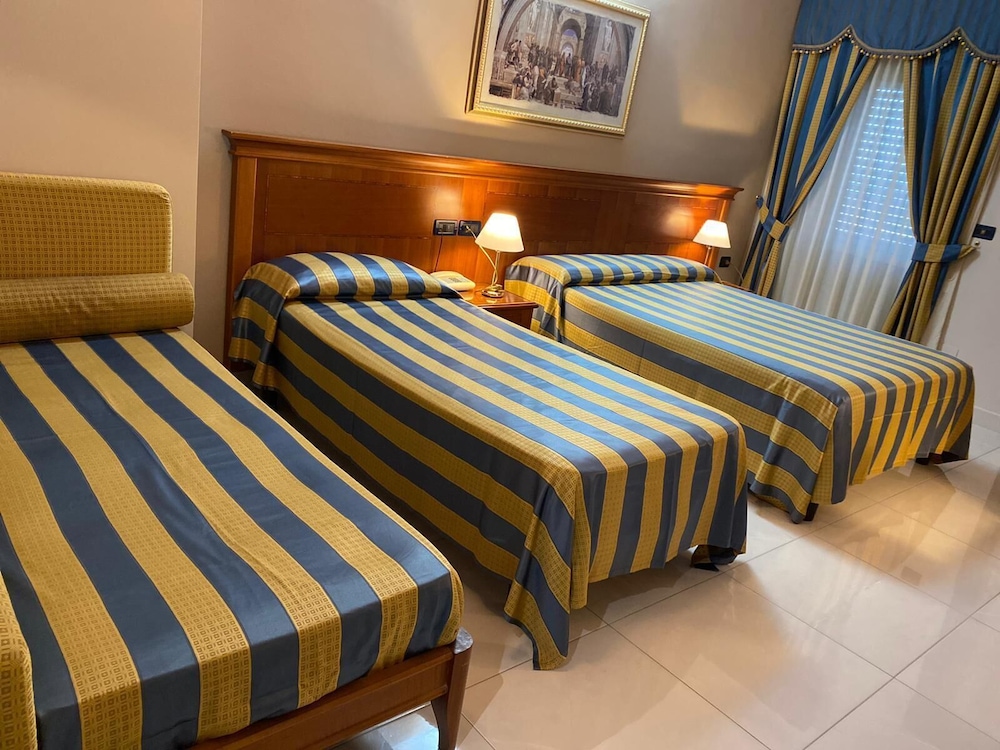Economy Room, Multiple Beds photo 2