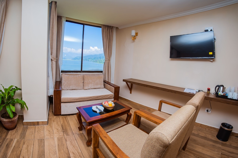 Standard Suite, Lake View - Photo 35