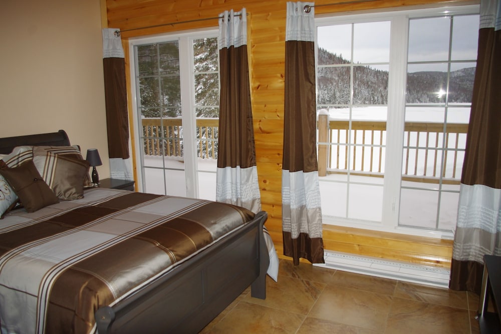 Room 2, 1 Double Bed with Fireplace photo 2