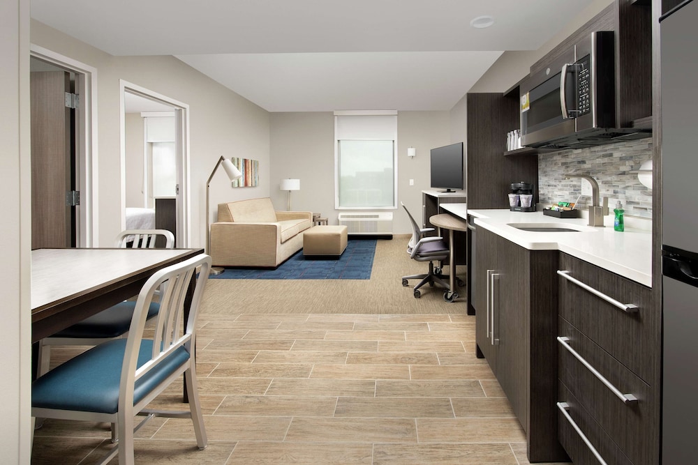 Suite, 1 Bedroom, Accessible (Mobility & Hearing, Roll-in Shower) photo 2