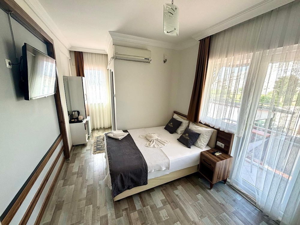 Superior Double Room, 1 Double Bed, Balcony, Lake View photo 1