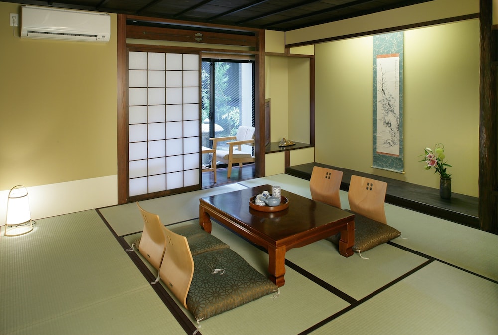 Japanese-Style Deluxe Room with Garden View, Non Smoking