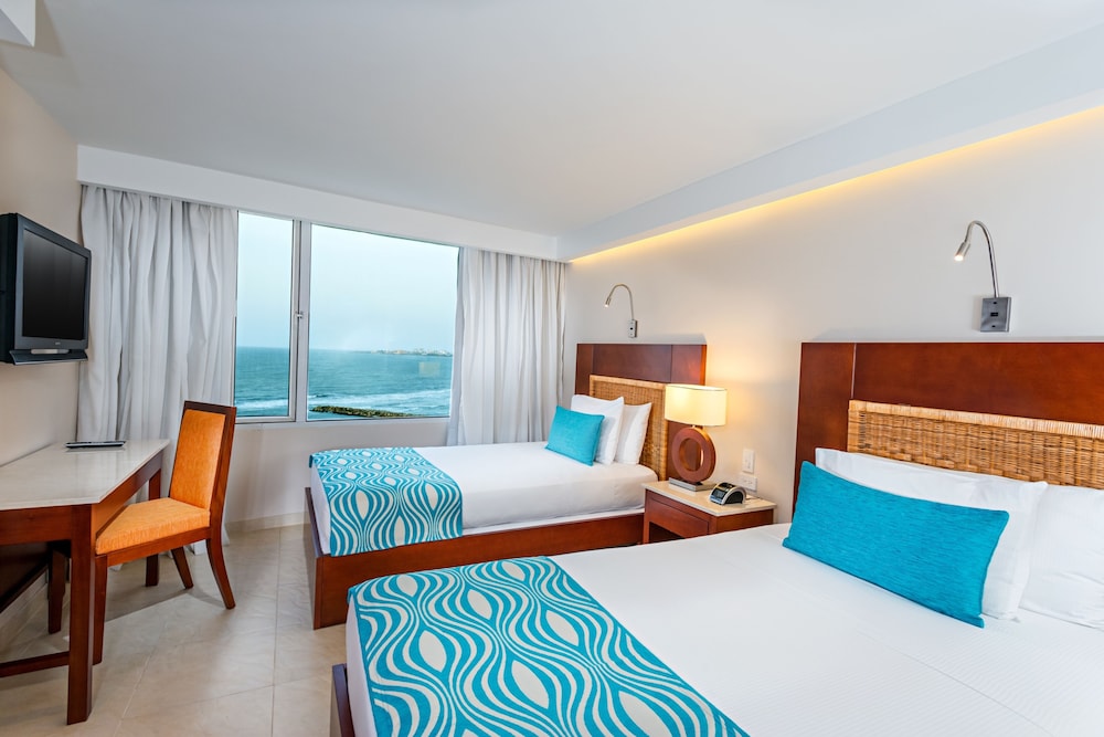 Classic Suite, 2 Bedrooms, Balcony, Sea View photo 2