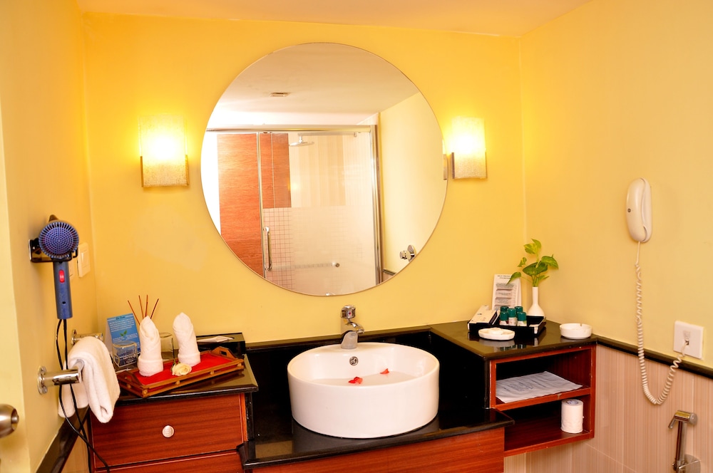 Deluxe Twin Room Free Drop to Sipcot IT Park photo 2