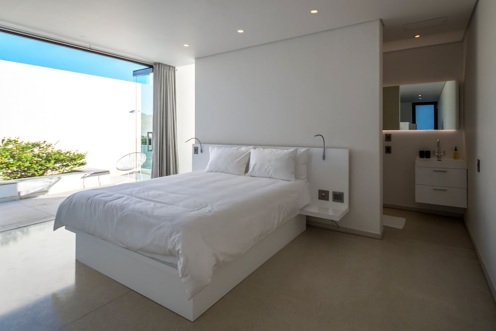 Standard Suite, 1 King Bed photo 2