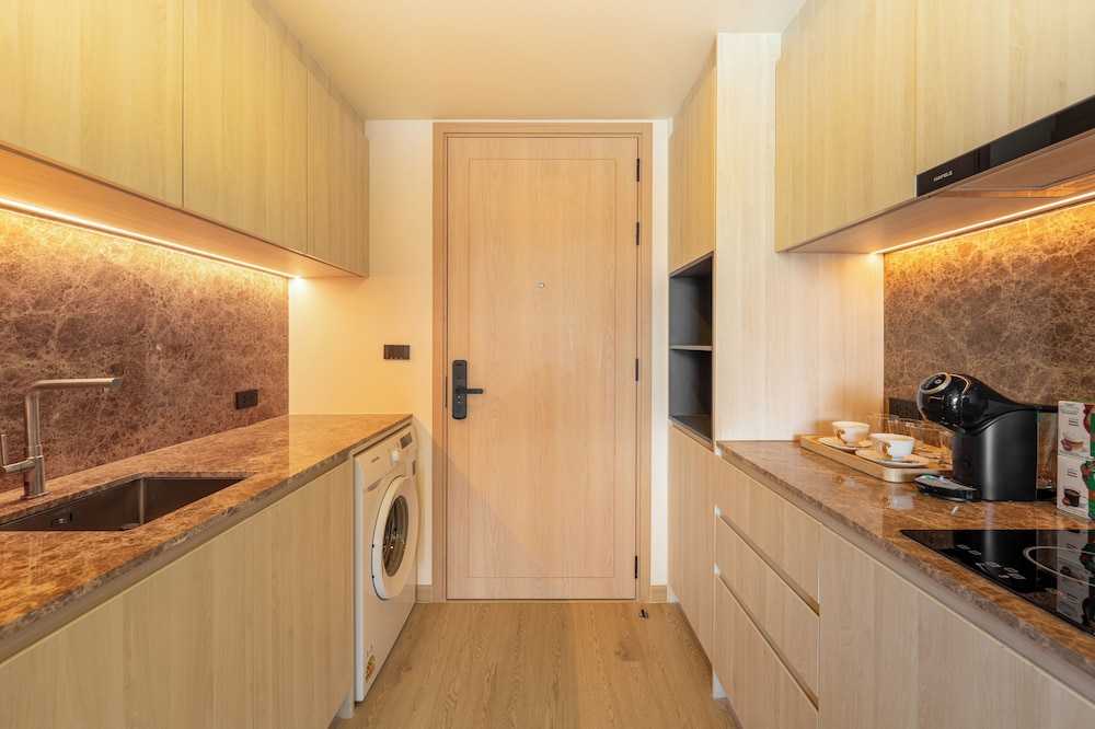 Deluxe Suite - Photo 13