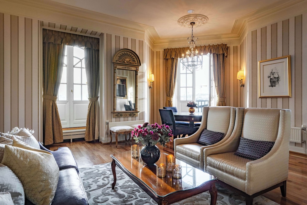 Suite - Photo 27