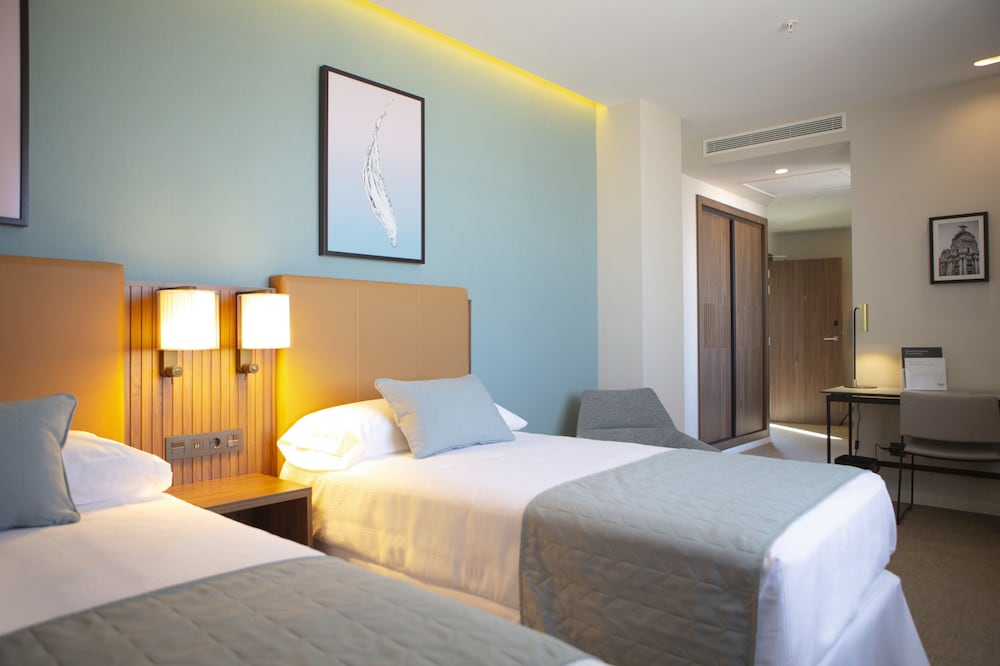 Deluxe Room (Twin) - Photo 7