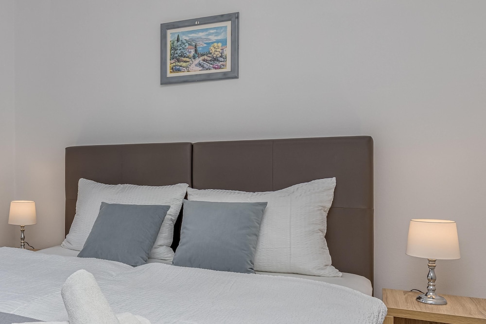 Family Apartment, 1 Bedroom, Mountainside (Apartment Gabriel 220m From The Beach)