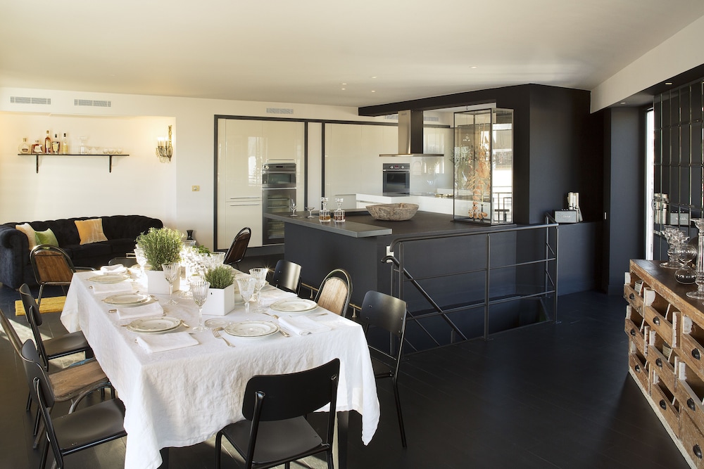 Suite (Prestige)