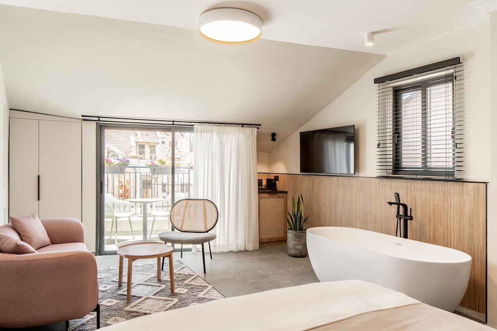 King Suite - Photo 6