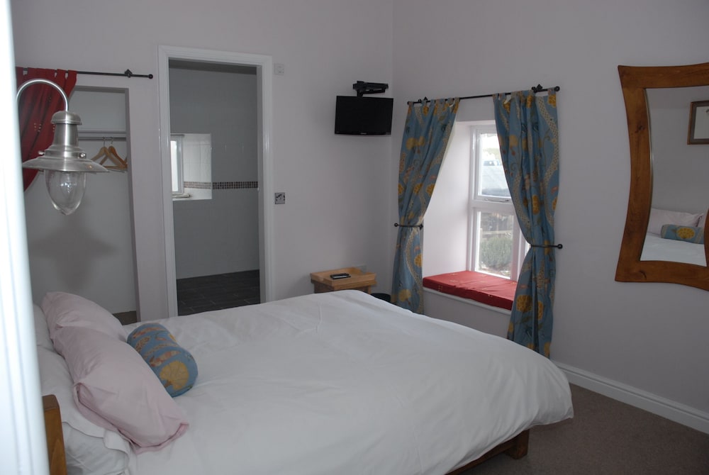 Double Room, Ensuite (Boots) - Photo 1