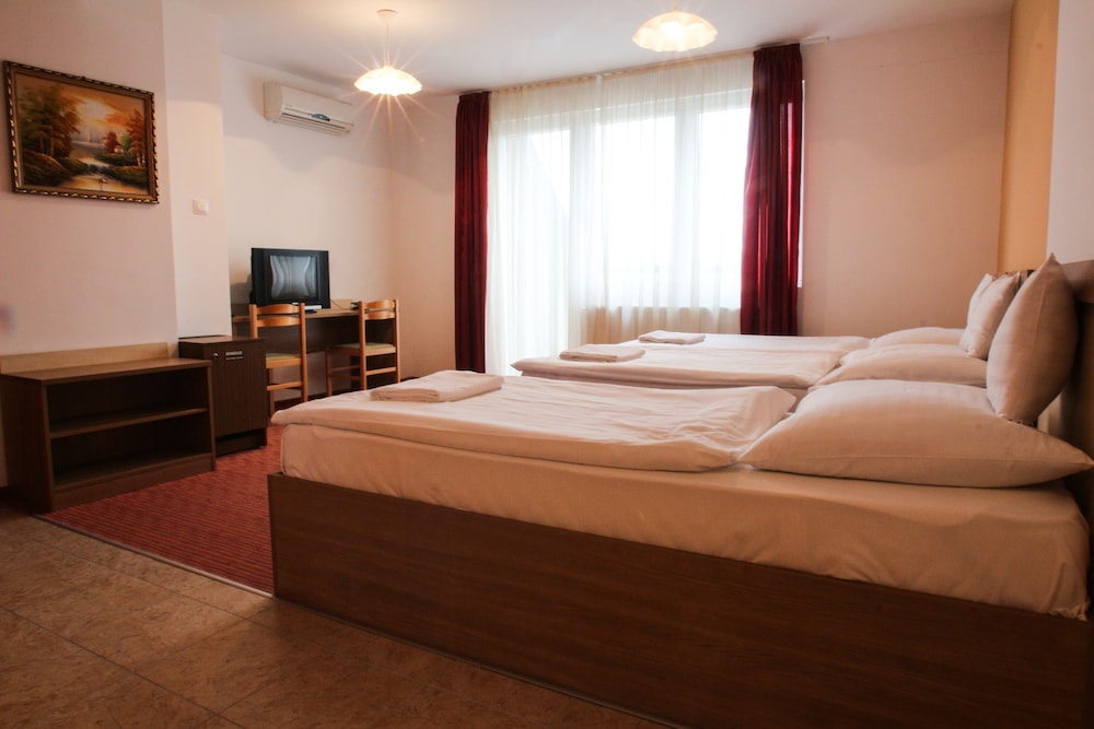 Standard Double Room - Photo 9