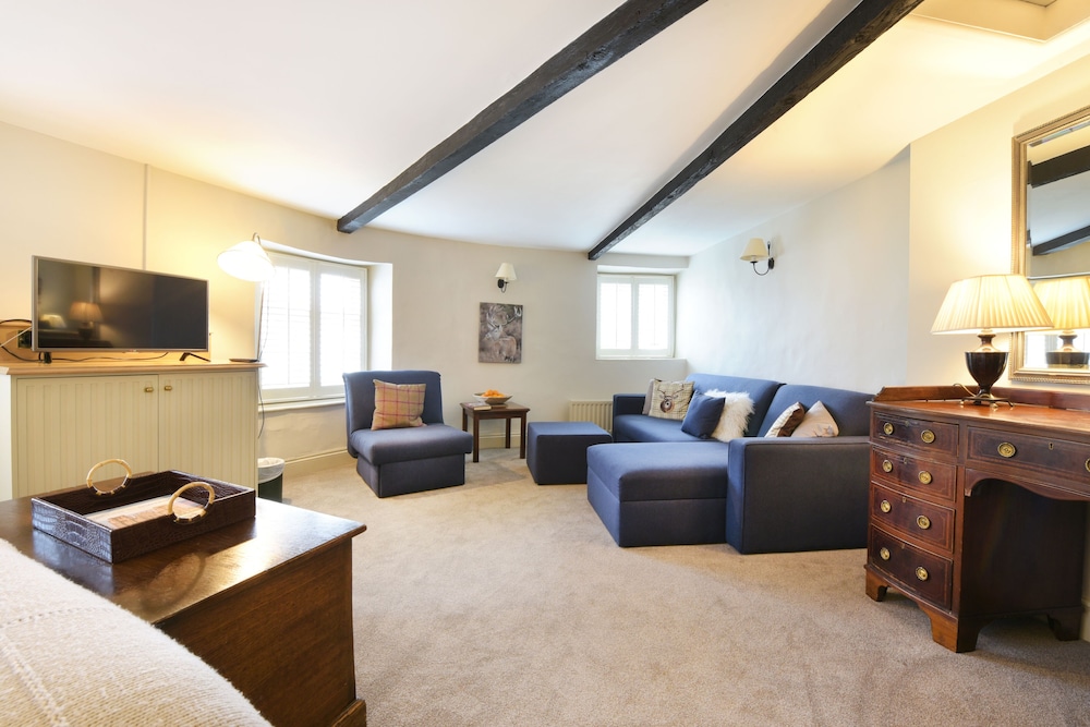 Superior Family Room photo 3