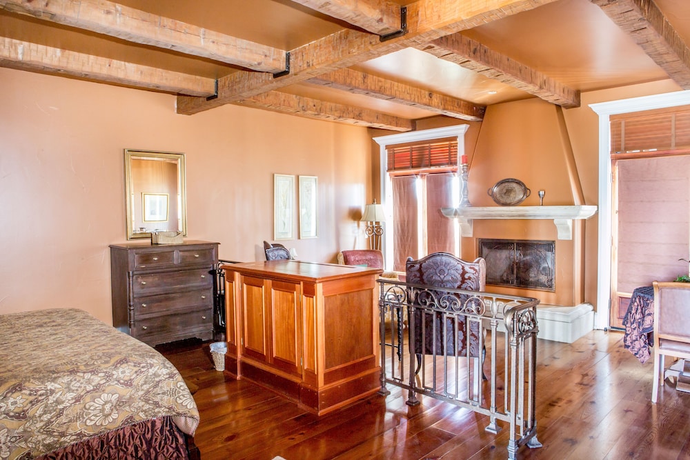 Sangiovese Suite, 1 King Bed, Vineyard View photo 2