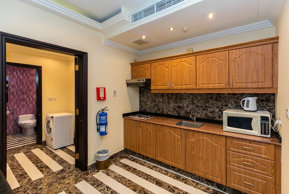One Bedroom Superior Apartment - Photo 3