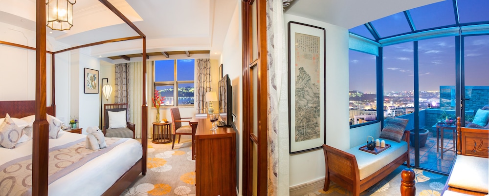 Hua Chen Theme Room