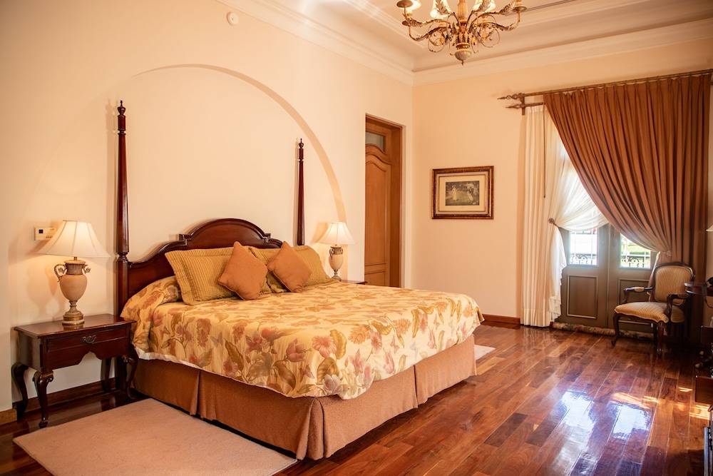 2 Bedroom Deluxe Suite.