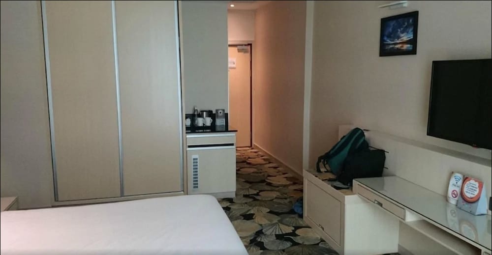 Superior Room, 1 King Bed photo 3