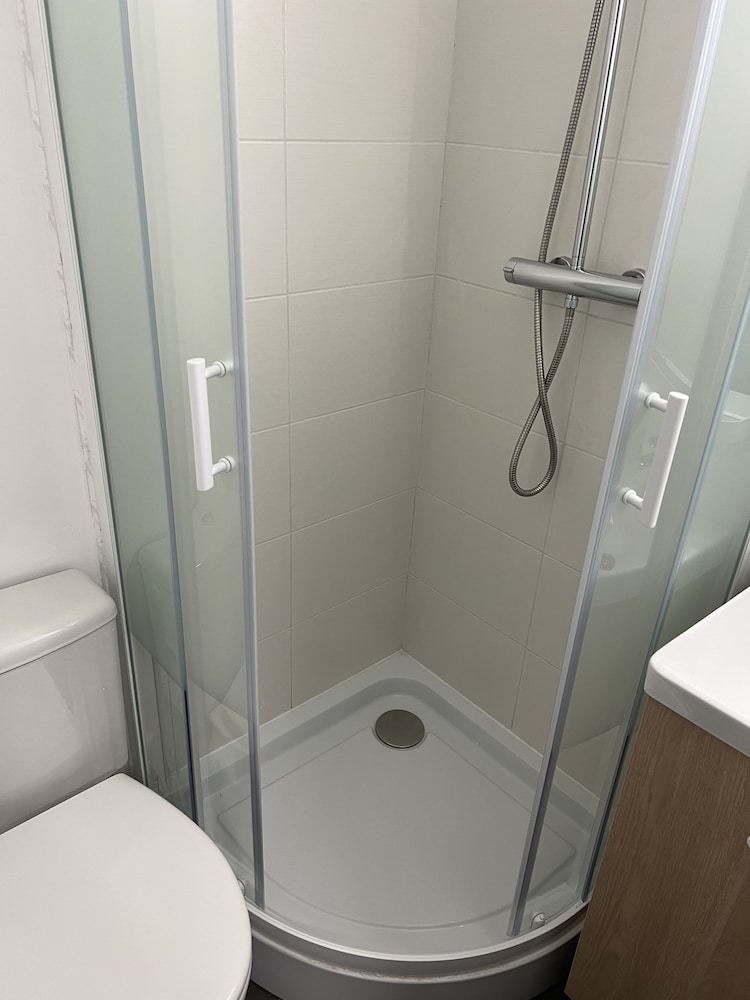Double Room, Private Bathroom - Photo 2