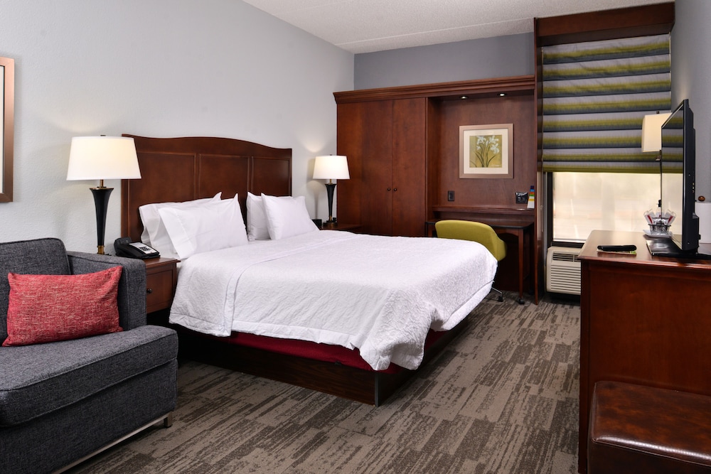 Executive Room, 1 King Bed with Sofa bed (Study) - Photo 4